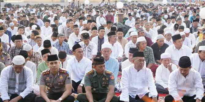 Ratusan Warga Dumai Gelar Salat Istiska  Salisma.com