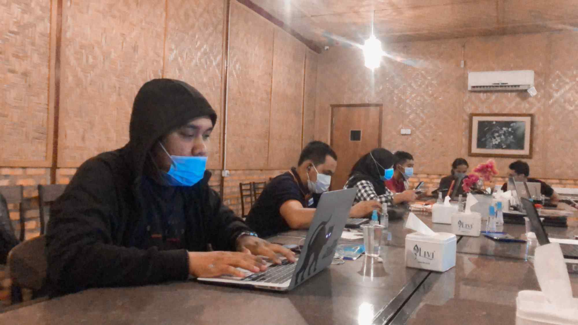 Hari, Jurnalis Salisma.com mengikuti Cek Fakta Debat Pilkada Pelalawan